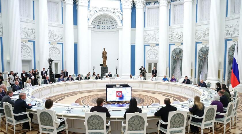 Путин дал старт второму сезону конкурса «Это у нас семейное».