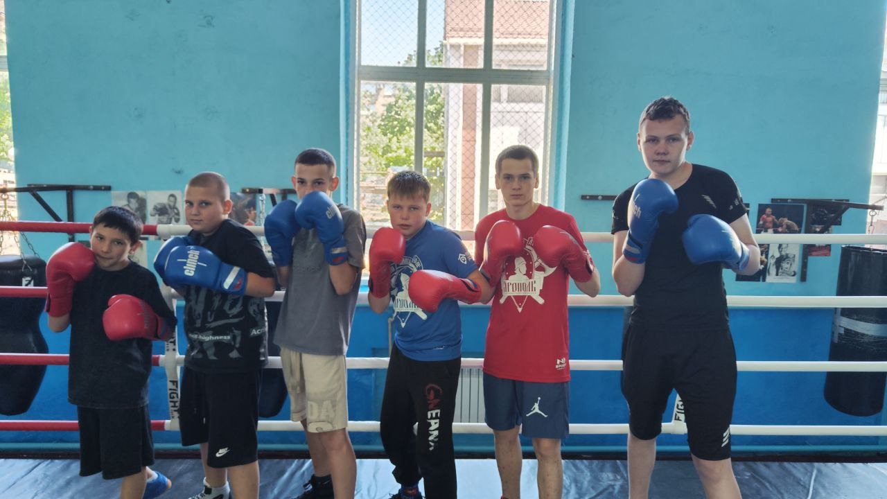 Подарки ровеньковским боксёрам!.