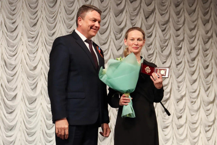 Глава ЛНР наградил деятелей России на концерте «Героям Победы». Глава ЛНР наградил деятелей России на концерте «Героям Победы».
