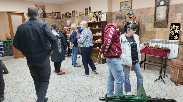 Выставка работ мастеров «Ровенецкой слободы». Выставка работ мастеров «Ровенецкой слободы».