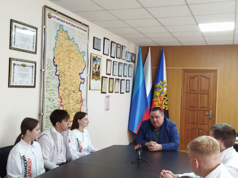 Глава городского округа провел встречу с активистами "Движения Первых". Глава городского округа провел встречу с активистами "Движения Первых".