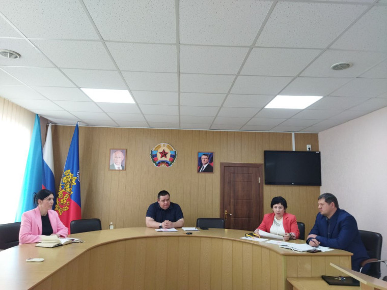 Глава городского округа провел совещание. Глава городского округа провел совещание.